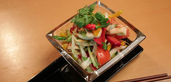 Thajský salát s kuřecím masem 